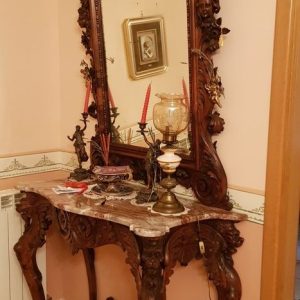 Konsola z lustrem ręcznie rzeźbione.