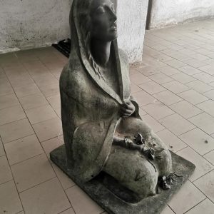 brąz 90 cm x 65 cm 100 kg