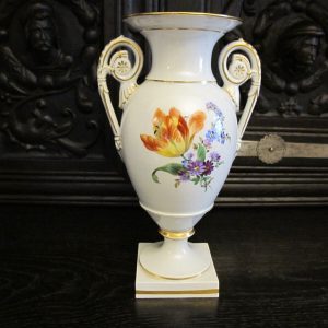 S1926 Porcelanowy wazon z uchwytami