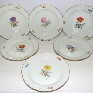 S173 Zestaw porcelanowych talerzy deserowych, XX w.