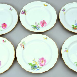 S1943 Zestaw porcelanowych talerzy