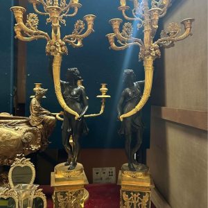 S2511 Para rzeźb/kandelabrów