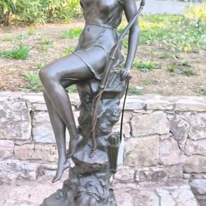 S756 Łuczniczka, Rzeźba