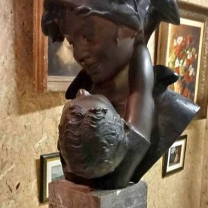 S1310 Macierzyństwo, Rzeźba