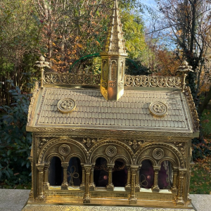 S2918 Relikwiarz w kształcie kościoła, XIX w.