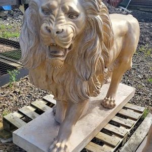 S2921 Para lwów, Rzeźby