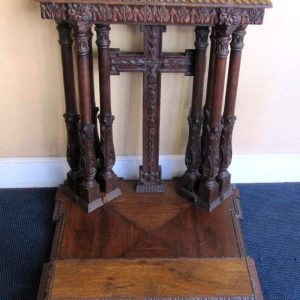 S3223 Renesansowy klęcznik, XIX w.