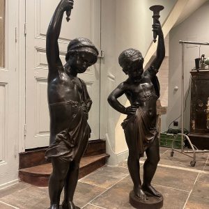 S1299 Para rzeźb/lichtarzy w kształcie cheruba, XIX w.