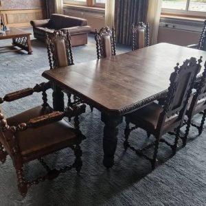 S3299 Neogotycki stół + krzesła