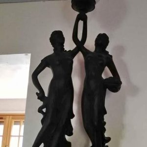 S698 Lampa w postaci dwóch kobiet