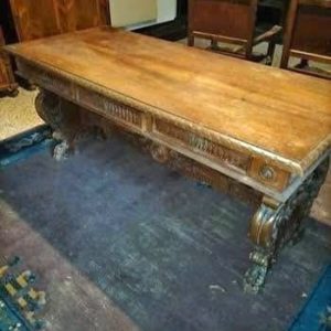 S3276 Neogotycki stół/biurko na lwich łapach, XX w.