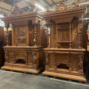 S3382 Para ogromnych kredensów