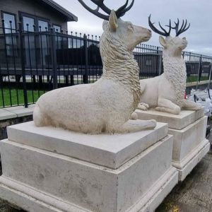 S739 Para jeleni, Rzeźby