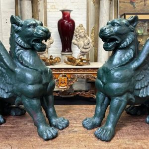 S4242 2 x Lew ze skrzydłami, Rzeźby, XX w.