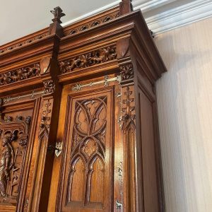 Neogotycki zestaw mebli do jadalni