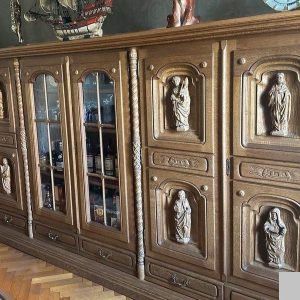 S1962 Duża biblioteka z postaciami religijnymi