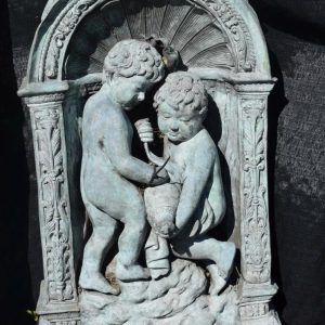 S2232 Fontanna ścienna - dzieci z dzbanem, XX w.