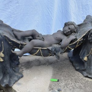 S2348 Śpiące dziecko w hamaku, Rzeźba