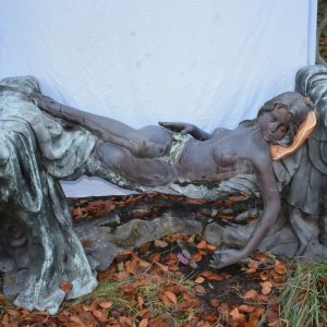 S2660 Kobieta owinięta w tkaninę, Rzeźba, XX w.