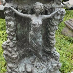 S2850 Fontanna - kobieta na skale z żółwiem 150 cm brąz, XX w.