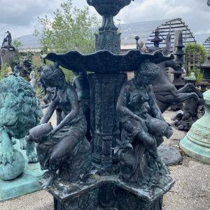 S2864 Fontanna z kobietami i lwami
