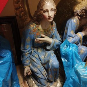 Para aniołów adorujących