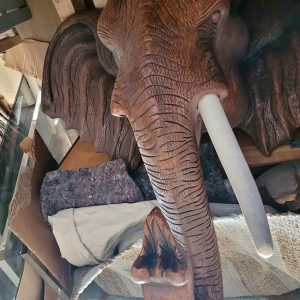 S3878 Słoń, Rzeźba ścienna