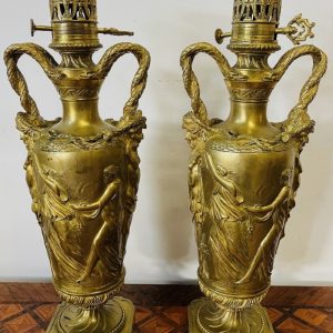 S560 2 x Wazon z westalkami i faunami, XX w.