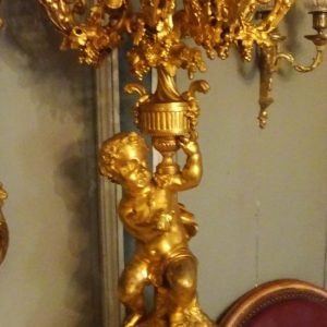 S957 Kandelabr z puttem, XIX w.