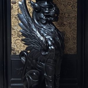 S1122 Postument na skrzydlatym lwie, XIX w.