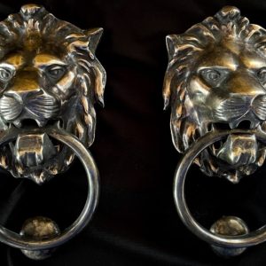 S4467 2 x Kołatka do drzwi w kształcie lwa, XX w.
