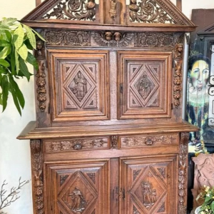 S2329 Neorenesansowy kredens z aniołami i świętymi, XIX w.