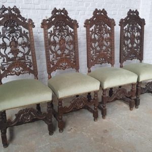 S2616 Zestaw renesansowych krzeseł, XIX w.