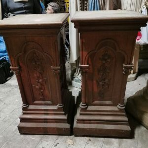 S3160 Para neogotyckich postumentów