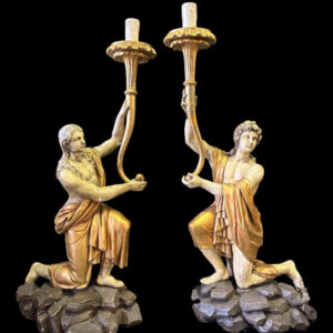 K26 Para dużych polichromowanych/pozłacanych rzeźb/ świeczników z XVIII wieku.