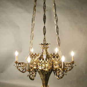 K35 Lampa kryształowa w stylu gotyckim z XVII wieku, wysoka na 190 cm, wykonana z polerowanego brązu.