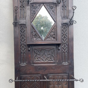 S1695 Neogotycki wieszak z lustrem, XIX w.