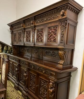 K68 Masywny, rzeźbiony kredens.