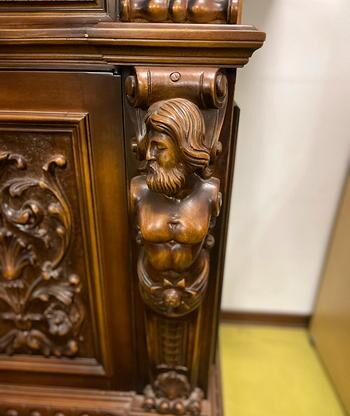 K68 Masywny, rzeźbiony kredens. - obrazek 3