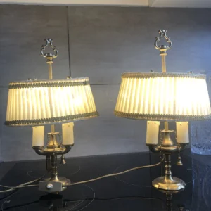 K89 Urocza para lamp w stylu z mosiądzu i brązu, z abażurem z nylonu.