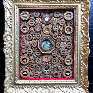 K102 Ramka relikwiarza z papierową filigraną