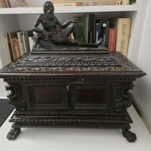 K138 Rzeźbiona drewniana skrzynia XIX w.