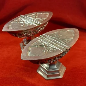 K122 Zestaw neogotyckich kadzielnic XIX wiek