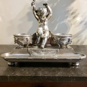 K125 Rzeźba w brązie srebrzonym "Putto z Tamburynami"  XIX wiek