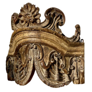 K101 Zasłona tronu z rzeźbionego drewna z XVII wieku