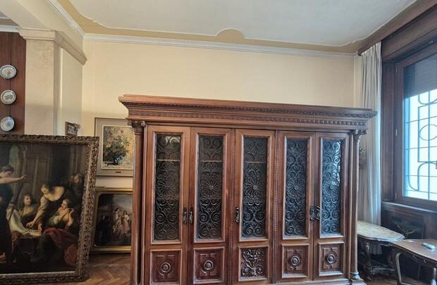 BIBLIOTEKA W ORZECHOWYM DREWNIE W STYLU RENESANSOWYM