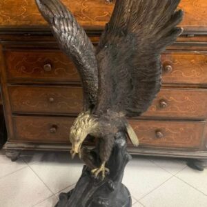 S2270 Orzeł łowiący rybę, Rzeźba