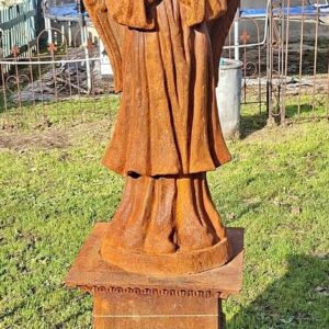 S275 Anioł, Rzeźba z postumentem