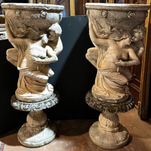 S600 2 x Waza z kochankami na postumencie, XX w.