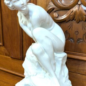 K150 Duża porcelanowa figura